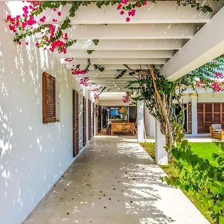 Sleeps 8 With Pool Air Con And Wifi Binissafuller