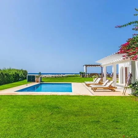Sleeps 8 With Pool Air Con And Wifi