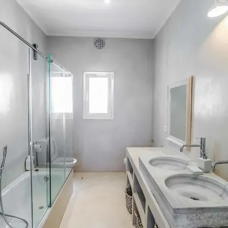 Villa Sleeps 8 With Pool Air Con And Wifi