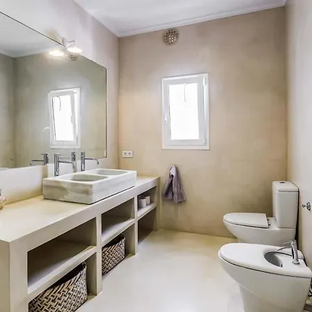 Villa Sleeps 8 With Pool Air Con And Wifi Binissafuller
