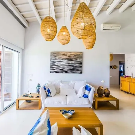 Sleeps 8 With Pool Air Con And Wifi