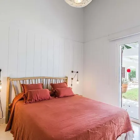 וילה Sleeps 8 With Pool Air Con And Wifi