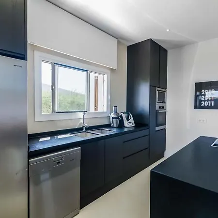 וילה Sleeps 8 With Pool Air Con And Wifi Binissafuller