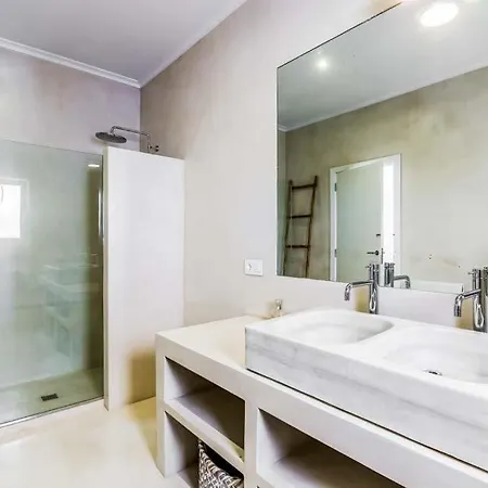 Sleeps 8 With Pool Air Con And Wifi Binissafuller